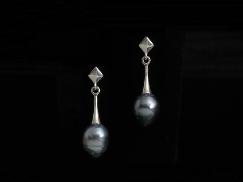 Fluted Pearl Earrings